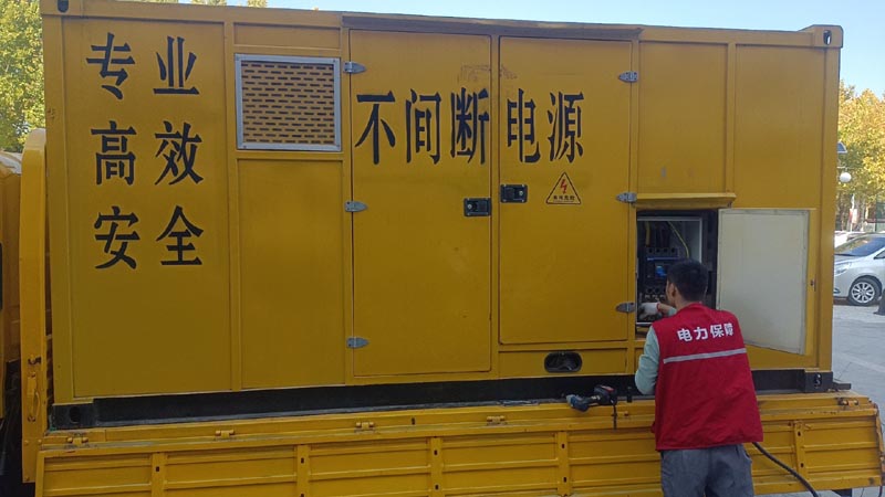 青原柴油发电机组和UPS电源配合使用时，如何避免切换过程中的电力中断？